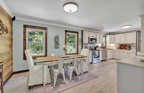 Columbia House | Serene Hilltop Getaway - Near Lieper's Fork