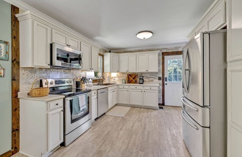 Columbia House | Serene Hilltop Getaway - Near Lieper's Fork