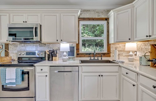 Columbia House | Serene Hilltop Getaway - Near Lieper's Fork
