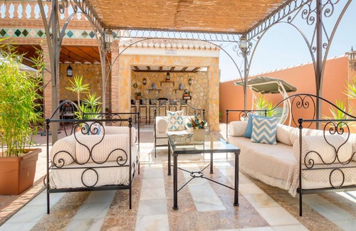 Padul House | Serene Holiday Home in Padul with Swimming Pool