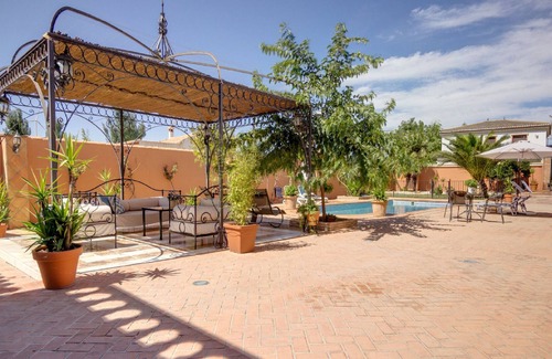 Padul House | Serene Holiday Home in Padul with Swimming Pool