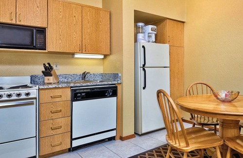Pagosa Springs Condo | Serene Holiday Vacation, Lakeside Scenic Condo Resort