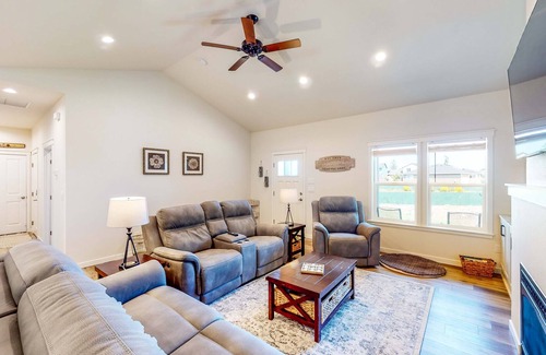 Aberdeen House | Serene Home - Hot Tub, Covered Patio, Dog-Friendly