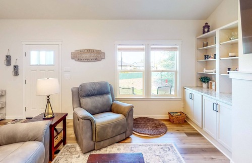 Aberdeen House | Serene Home - Hot Tub, Covered Patio, Dog-Friendly
