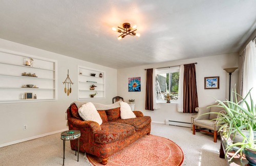 Boulder House | Serene Home w/ Hot Tub - 6 Mi to Boulder Falls!