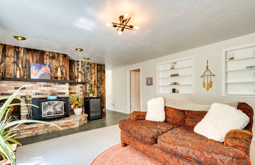 Boulder House | Serene Home w/ Hot Tub - 6 Mi to Boulder Falls!