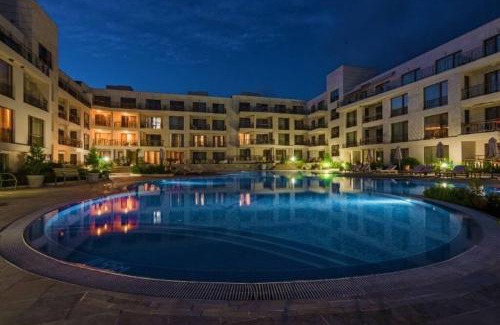 Del Rey Apartment | Serene King Bed Condo, MDR
