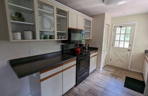 Edgar House | Serene Lake House: Nightlife & Wildlife Nearby
