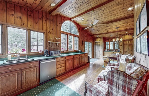Boulder Junction House | Serene Lakefront Home w/Wifi, docks, kayaks, gas grill, fire pit & more