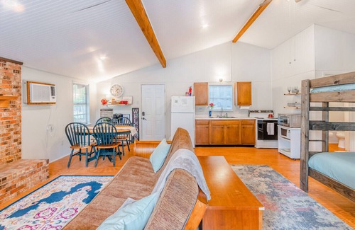 Winnsboro Cabin | Serene Lakefront Cabin, Fishing, Firepit, Kayaks
