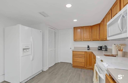 Kissimmee House | Serene Lakefront Escape | Private Pool, Deck & BBQ