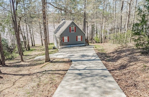 Eatonton House | Serene Lakefront Getaway on Lake Sinclair