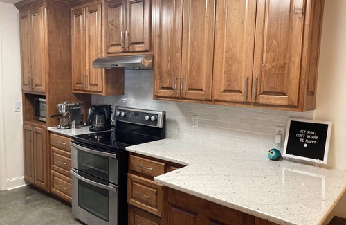 Scottsboro House | Serene lakefront home on Lake Guntersville with boat house & fishing from dock