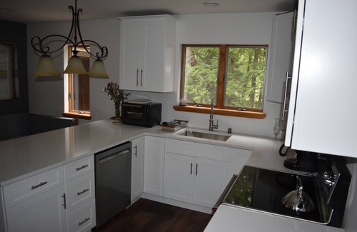 Pine River Pond House | Serene Lakehouse Getaway with 4 Bedrooms and Wifi