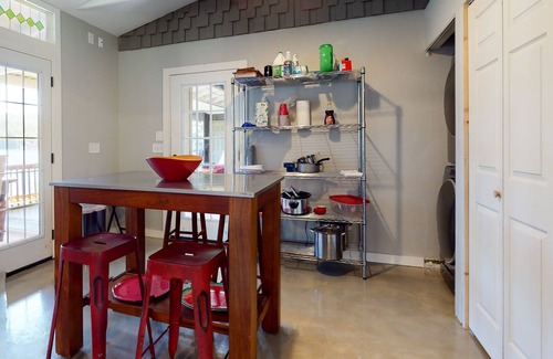 Lakemont House | Serene lakehouse with hot tub, kayaks, dock, fireplace, & washer/dryer
