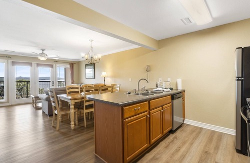 Indian Point Condo | Serene Lakeside Living: Rock Lane 2 BR Condo near Silver Dollar City