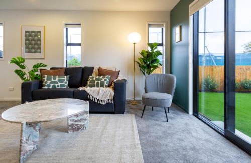 Christchurch Apartment | Serene Living 2 bed with Carpark