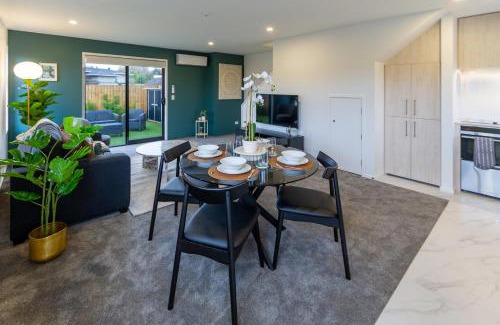 Christchurch Apartment | Serene Living 2 bed with Carpark