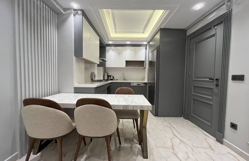 Zeytinburnu Apartment | Serene Luxury Flat next to ISTANBUL Fisekhane & Marmaray Metro Station