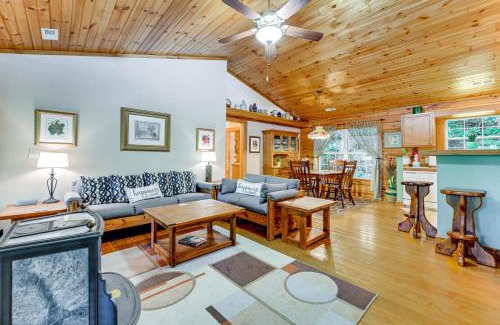 Maggie Valley House | Serene Maggie Valley Retreat with Deck and Hot Tub!