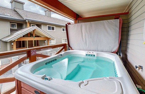 Big White Ski Resort Condo | Serene mountain retreat with private hot tub and dog-friendly