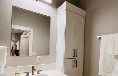 Carver House | Serene, New FULL KITCH. Countryside Guest suit