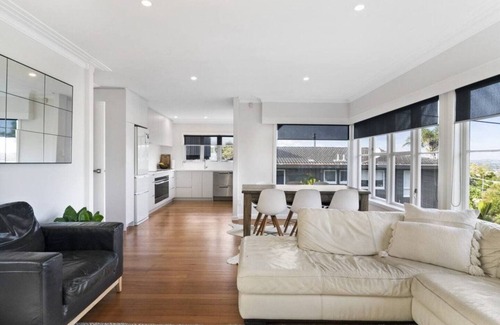 Castor Bay House | Serene Oasis on Seaview