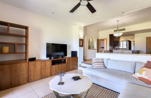 San Jose del Cabo Condo | Serene Oceanfront Paradise Condo