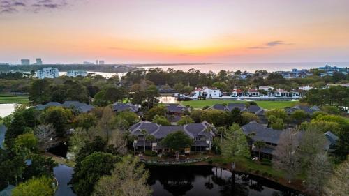 Sandestin House | Serene Pondfront Stay w View Pool Access Walk to Baytowne Wharf