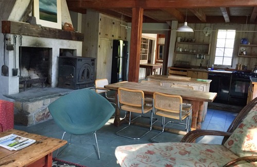 West Tisbury House | Serene Post & Beam Construction/Pet Friendly/Near Bike Path & Sherriff's Meadow