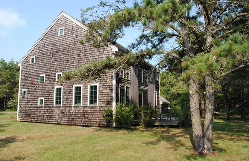 West Tisbury House | Serene Post & Beam Construction/Pet Friendly/Near Bike Path & Sherriff's Meadow