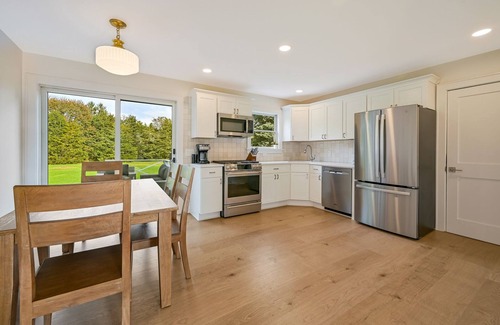 Mattituck House | Serene Retreat: North Fork Charm, Near Vineyards