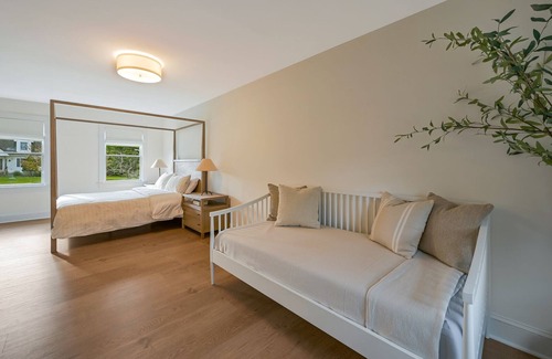 Mattituck House | Serene Retreat: North Fork Charm, Near Vineyards