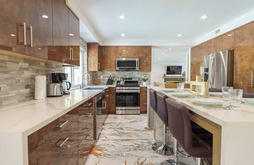 Porter Ranch House | Serene Retreat: Pool, Luxury Living & Al Fresco