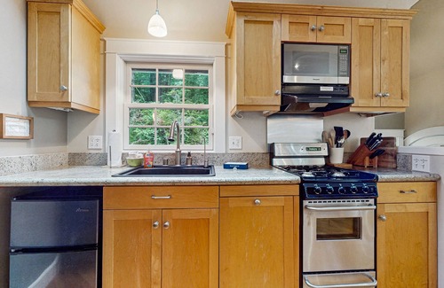 Arcata Apartment | Serene retreat surrounded by redwoods
