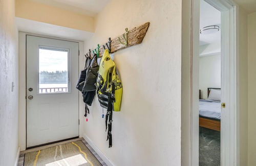 Shelton House | Serene Shelton Sanctuary w/Private Beach & Kayaks