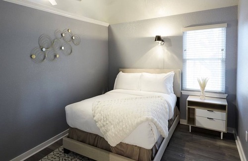 Downtown Little Rock Apartment | Serene SOMA District (Downtown) Carriage house (Garage Parking)