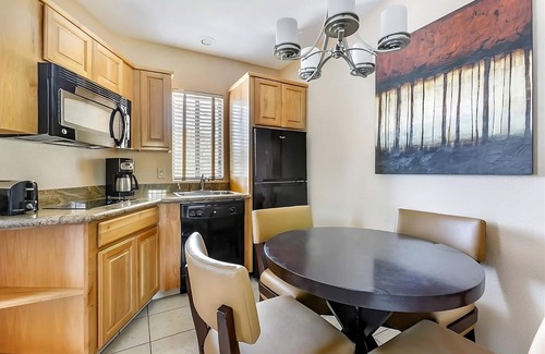 Oak Creek Hotel | Serene Suite w/Views | Enjoy Sunset at Fireplace | Near Sedona's Red Rocks