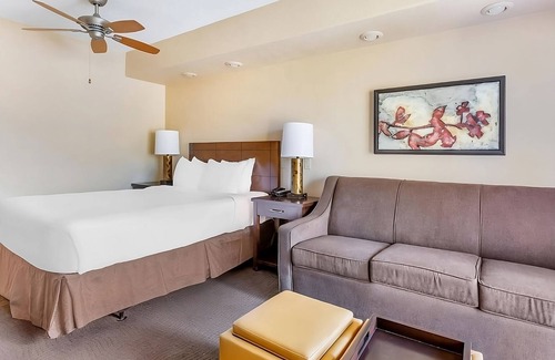 Oak Creek Hotel | Serene Suite w/Views | Enjoy Sunset at Fireplace | Near Sedona's Red Rocks
