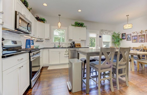 Jasper House | Serene Surroundings, Movie Nights, Cookouts & Fireside Sips Near Downtown Fun - The Winchester House