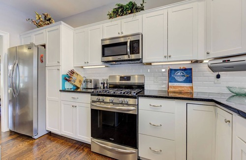 Jasper House | Serene Surroundings, Movie Nights, Cookouts & Fireside Sips Near Downtown Fun - The Winchester House