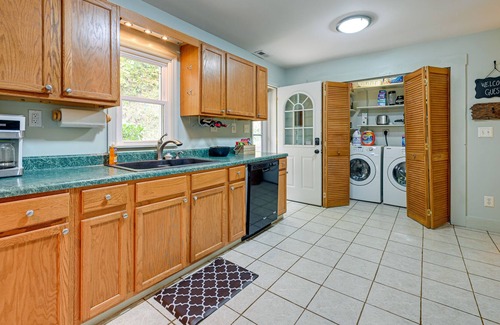 Sylva House | Serene Sylva Retreat w/ Hot Tub & Putting Green!