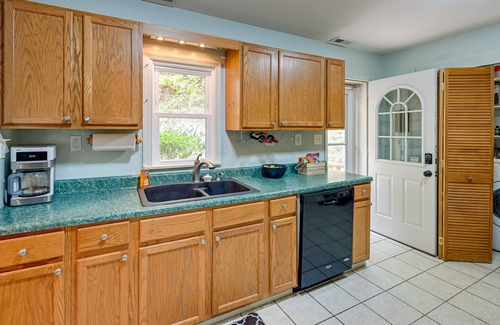 Sylva House | Serene Sylva Retreat w/ Hot Tub & Putting Green!