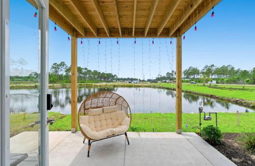 Longs House | Serene Waterfron Retreat-near Golf Beach Barefoot