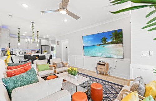 Longs House | Serene Waterfron Retreat-near Golf Beach Barefoot
