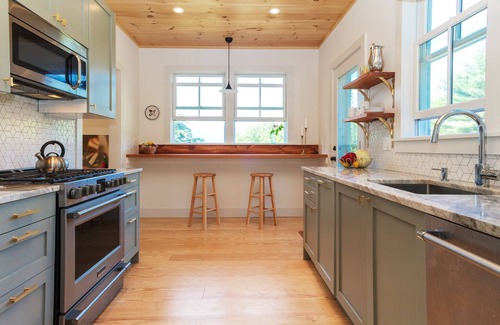 Woodstock House | Serene Woodstock 3 bedroom cottage with sweeping mountain views