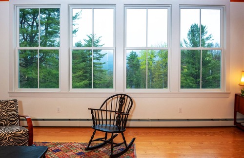 Woodstock House | Serene Woodstock 3 bedroom cottage with sweeping mountain views