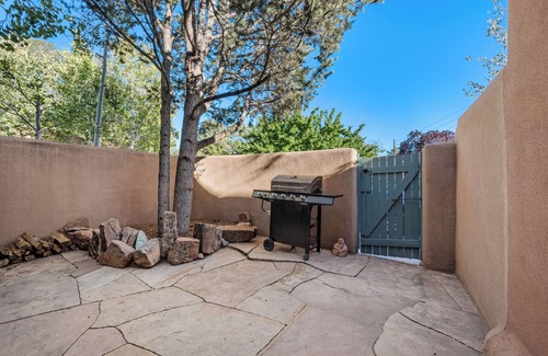 South Capitol House | Serenidad - Walk Everywhere, Kiva Fireplace
