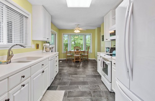 Hendersonville House | Serenity Abode of Hendersonville