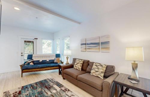 Gold Beach Apartment | Serenity at Deerhaven #B